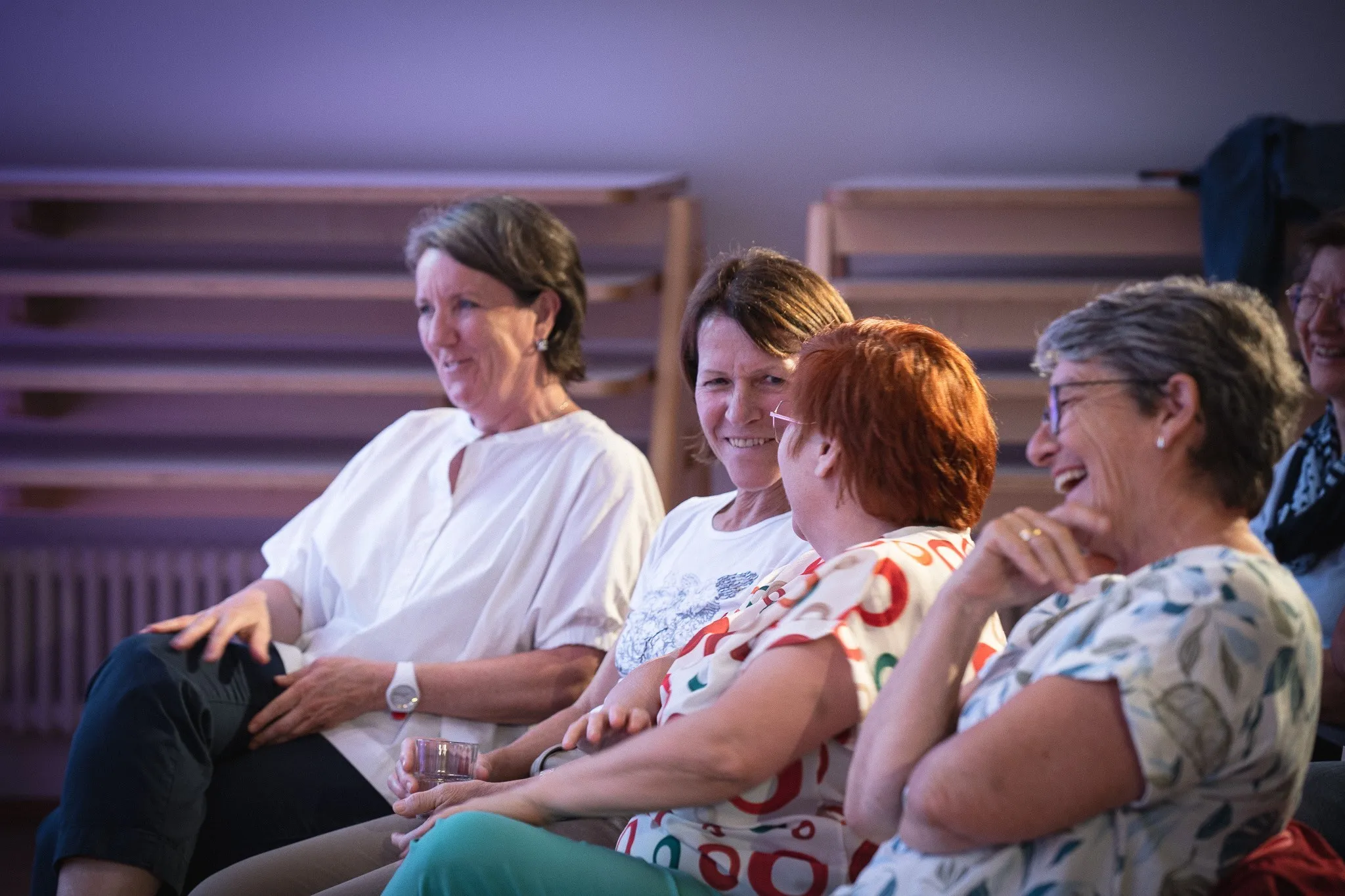 Publikum bei der Arbeitslebensgeschichte von Andreas Derutzky