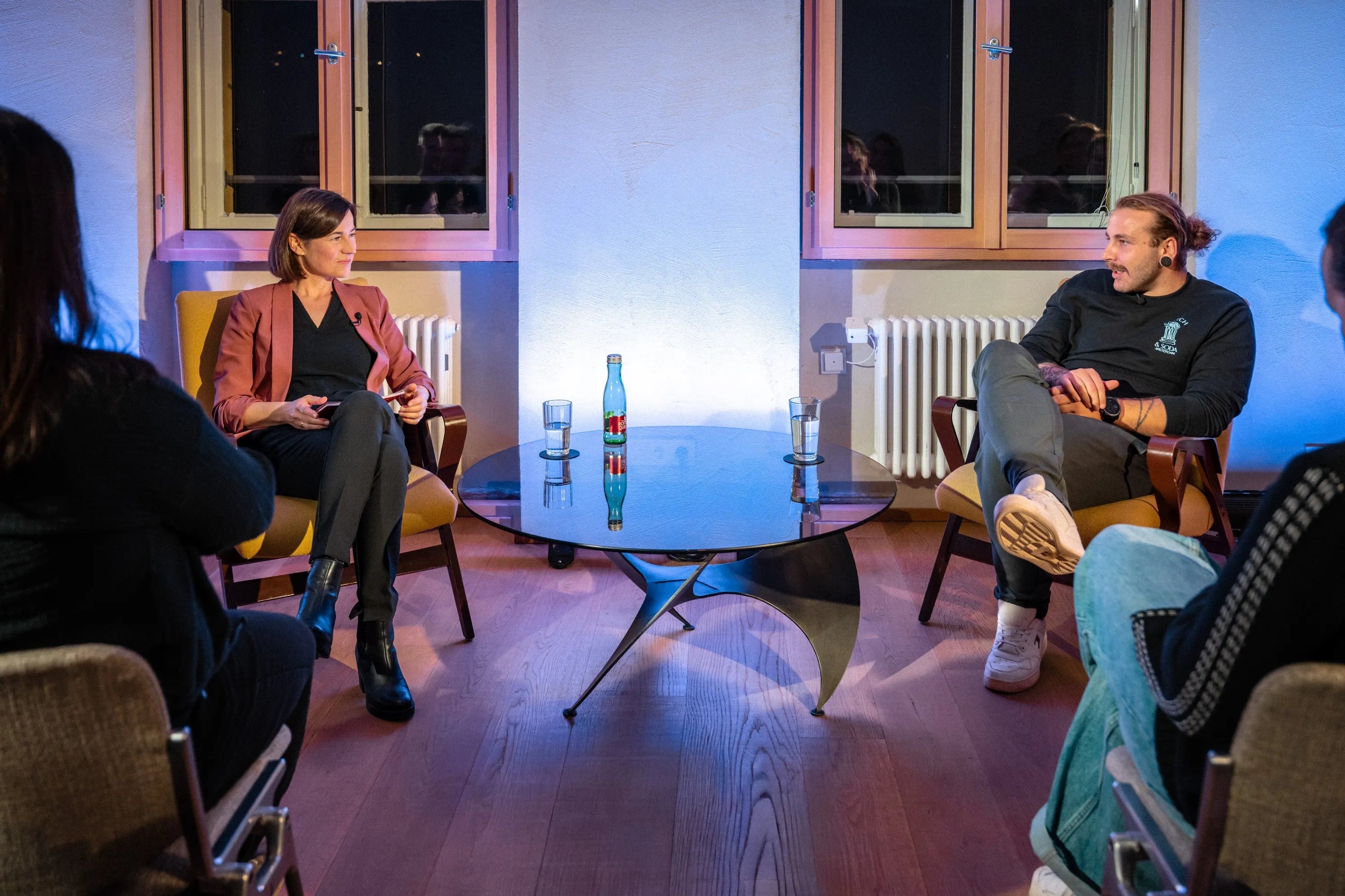 Moderatorin Carmen Jurkovic-Burtscher im Gespräch mit Andreas Reutz