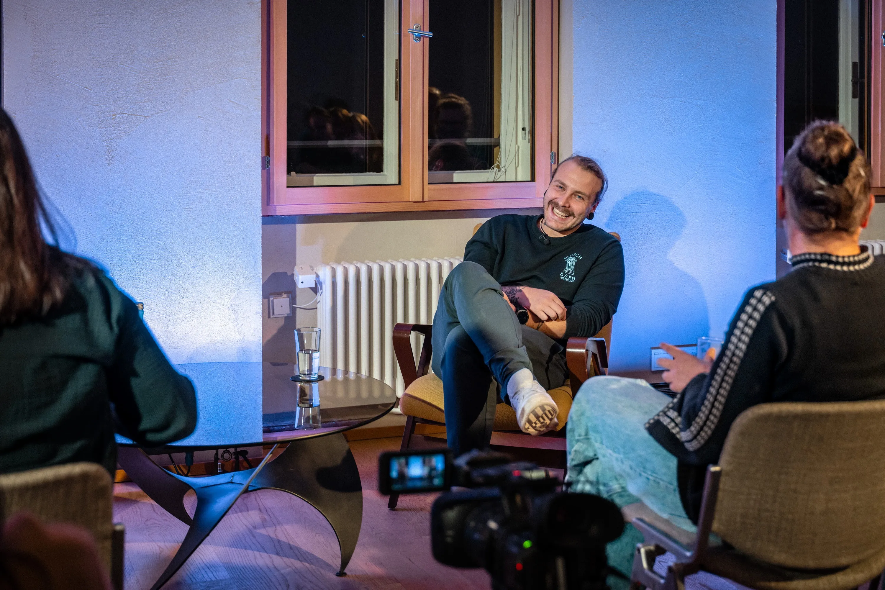 Andreas Reutz lachend bei der ArbeitsLebensGeschichte in der Schaffarei, Feldkirch