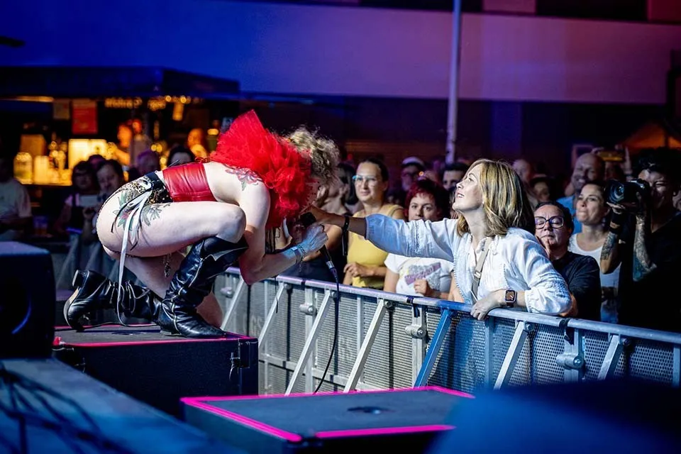 Ankathie Koi auf der Schaffarei Bühne