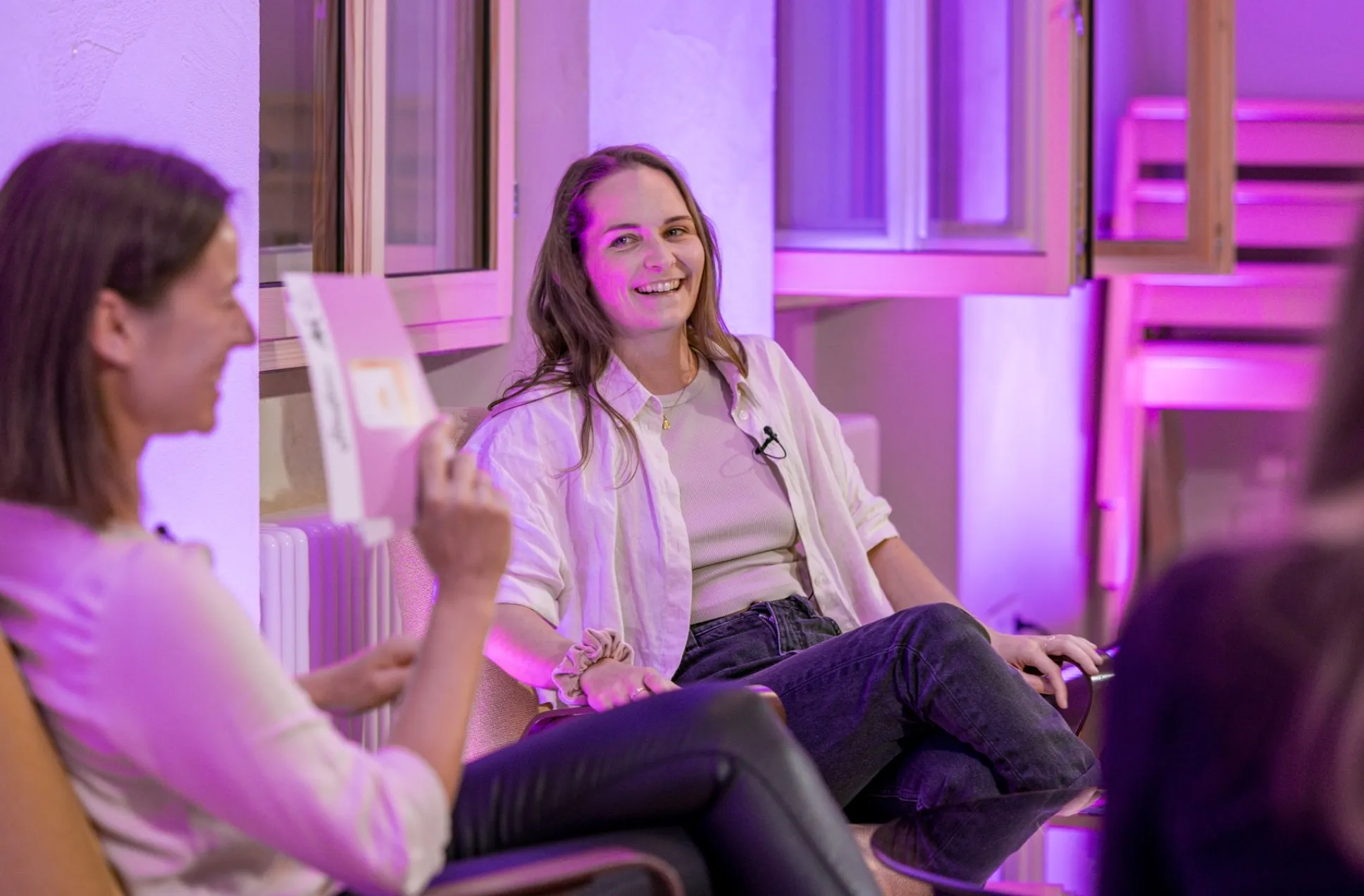 Carola Fessler im Gesrpäch mit Carmen Jurkovic Burtscher