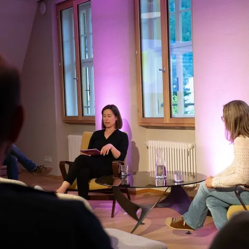 Arbeitslebensgeschichte mit Christina Zoderer und Moderatorin Carmen Jurkovic Burtscher