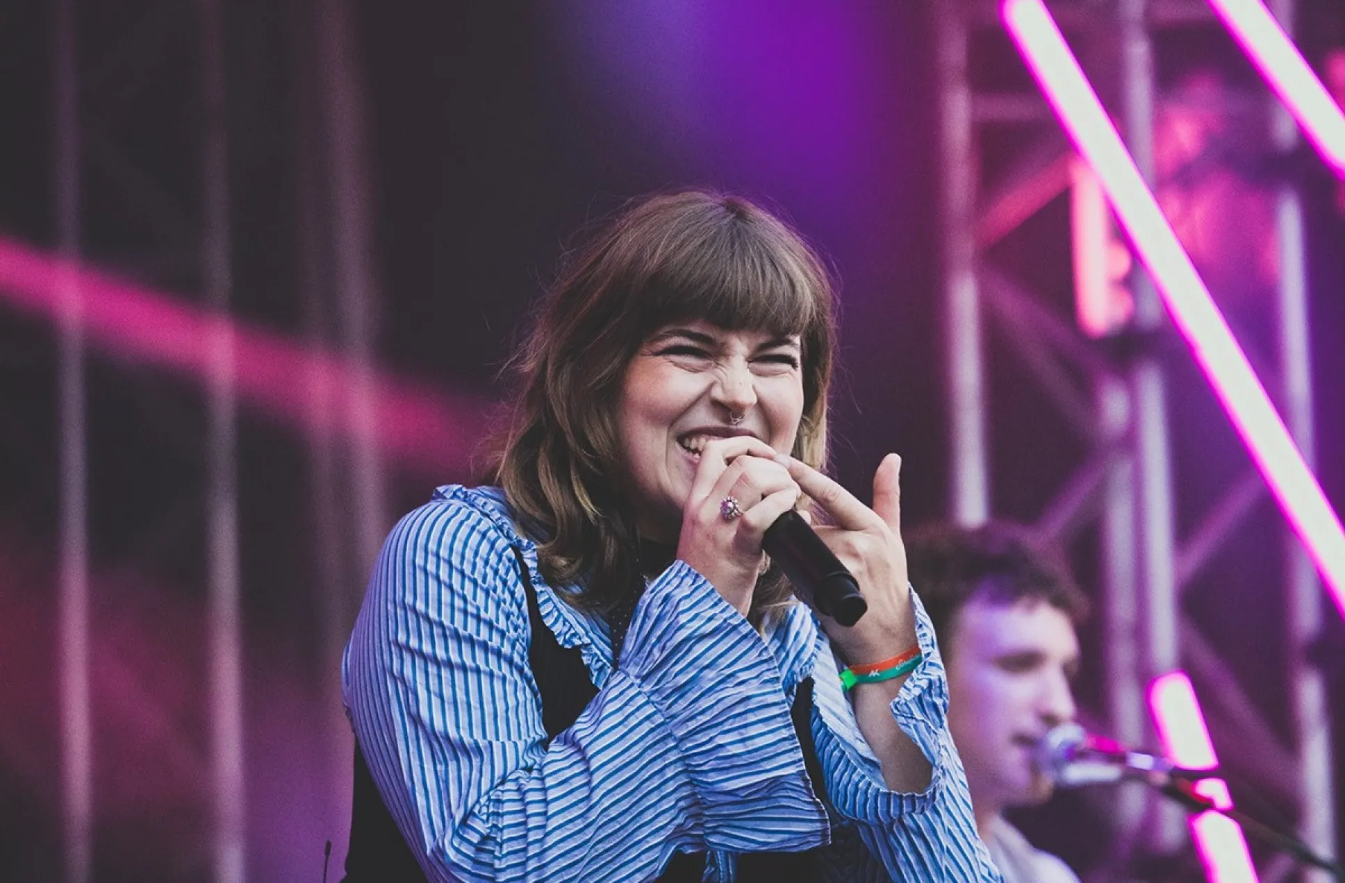 Die Sängerin Soffie am Samstag auf der Bühne des Schaffarei Festival 2025