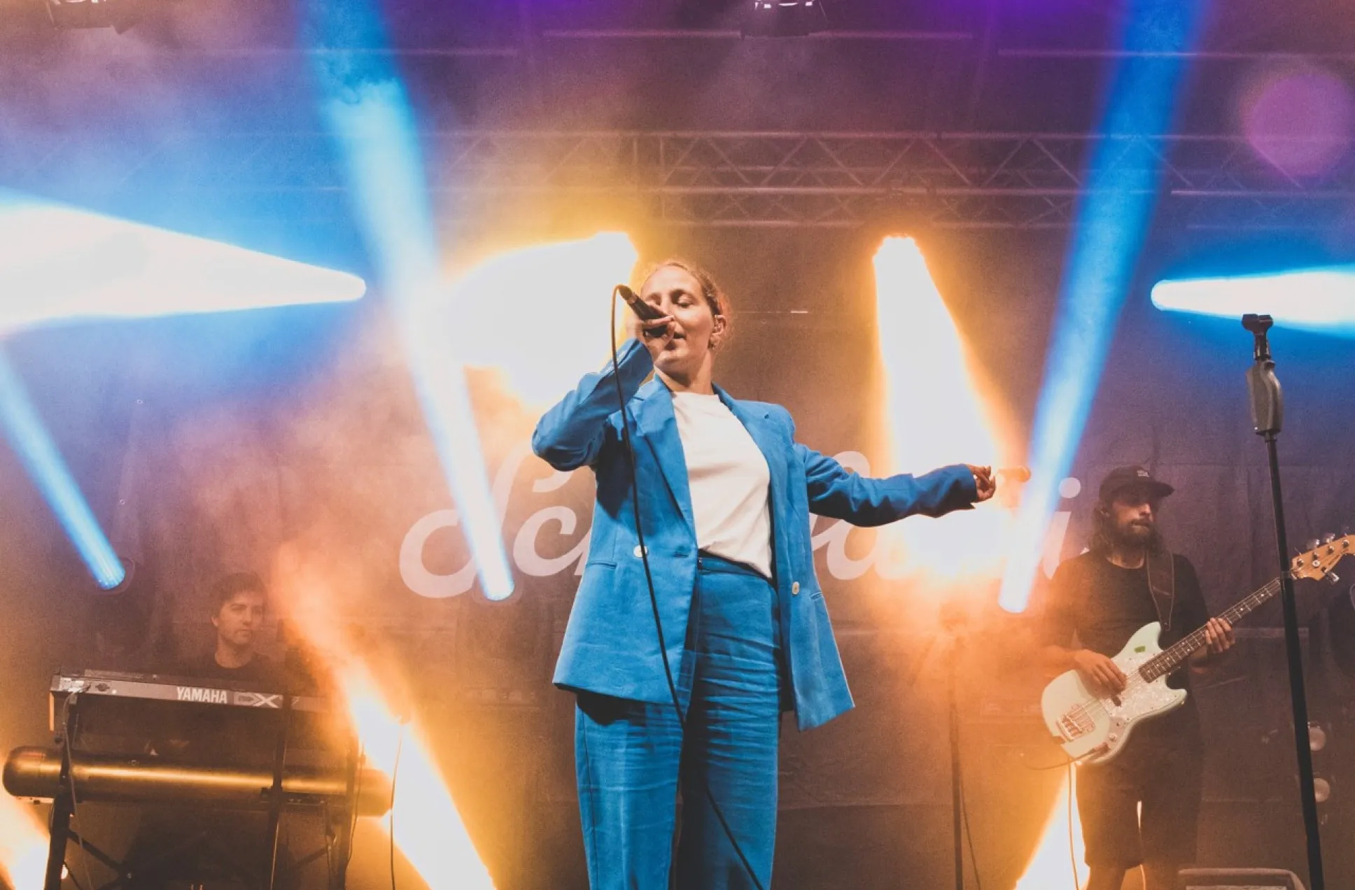 Die Innsbrucker Rapperin Spilif am Donnerstag auf der Bühne des Schaffarei Festivals 2025