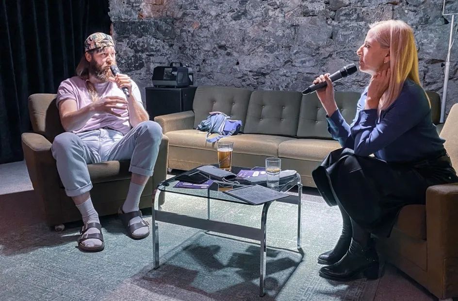 Der Jogi im Gespräch mit der Moderatorin