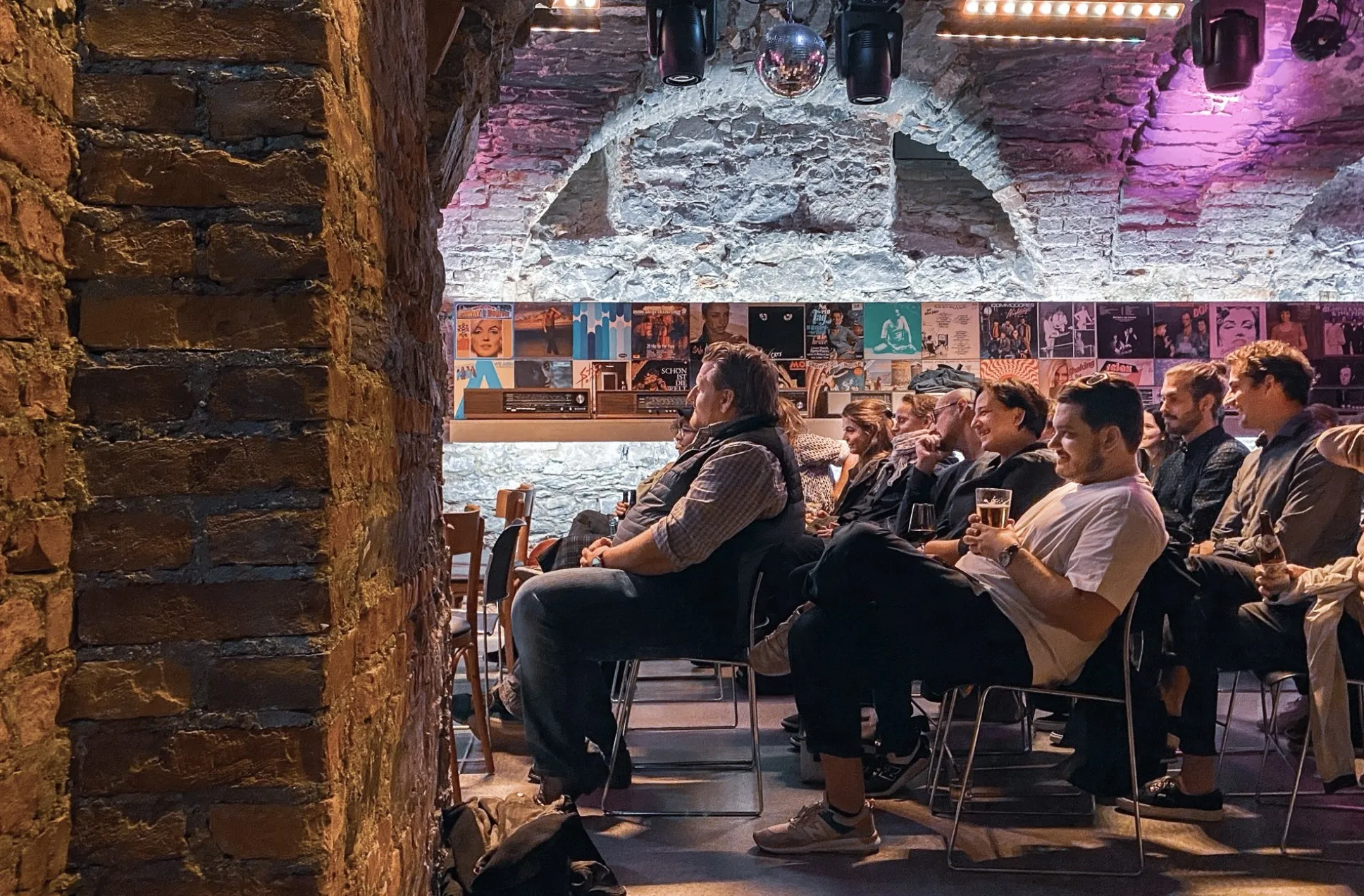 Publikum während der Arbeitslebensgeschichte im Klub