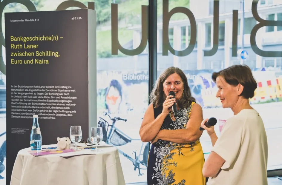 Ruth Laner im Gespräch mit Kuratorin Michaela Feurstein Prasser