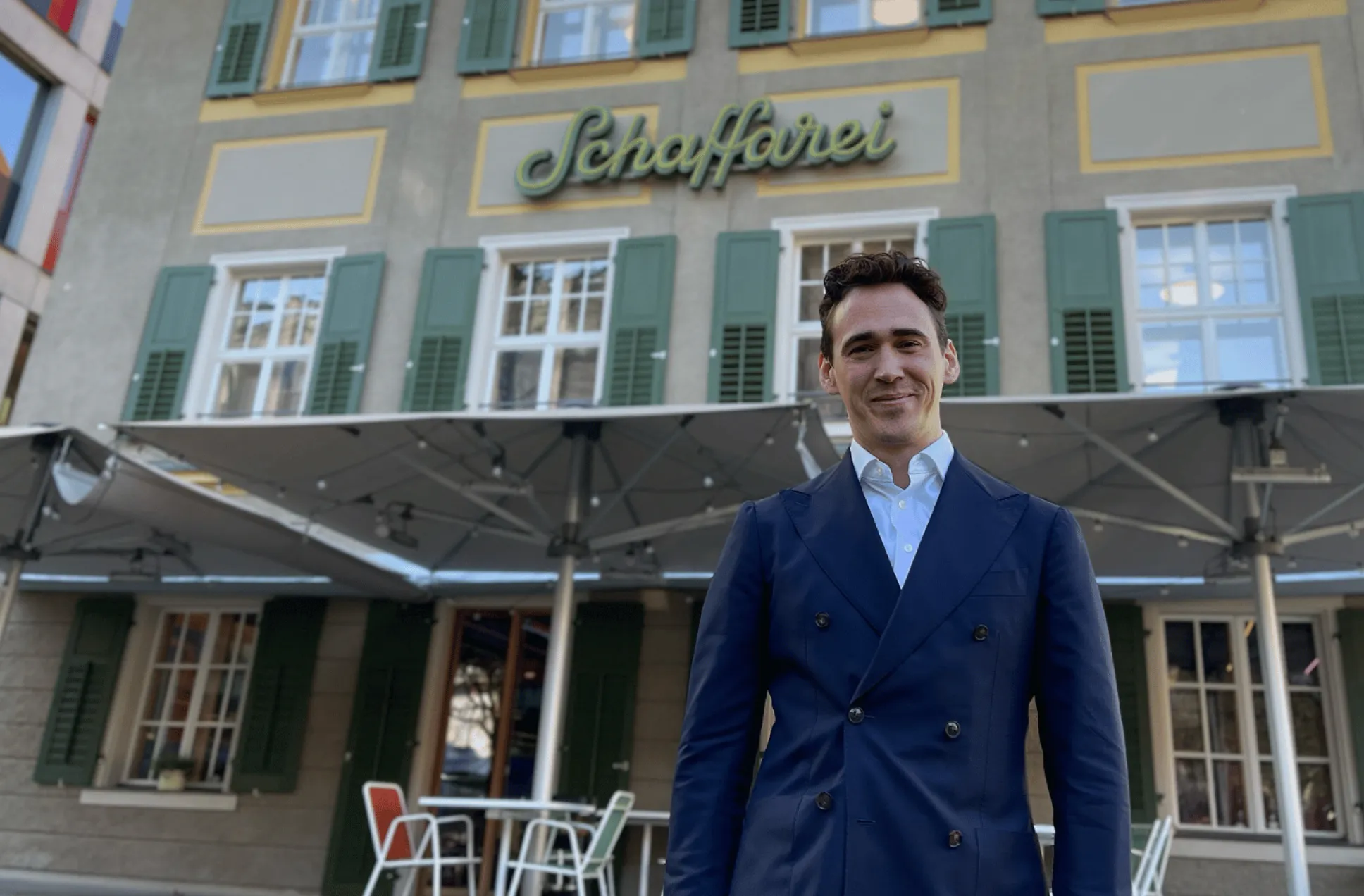 Fabian Stephany vor dem Schaffarei Haus