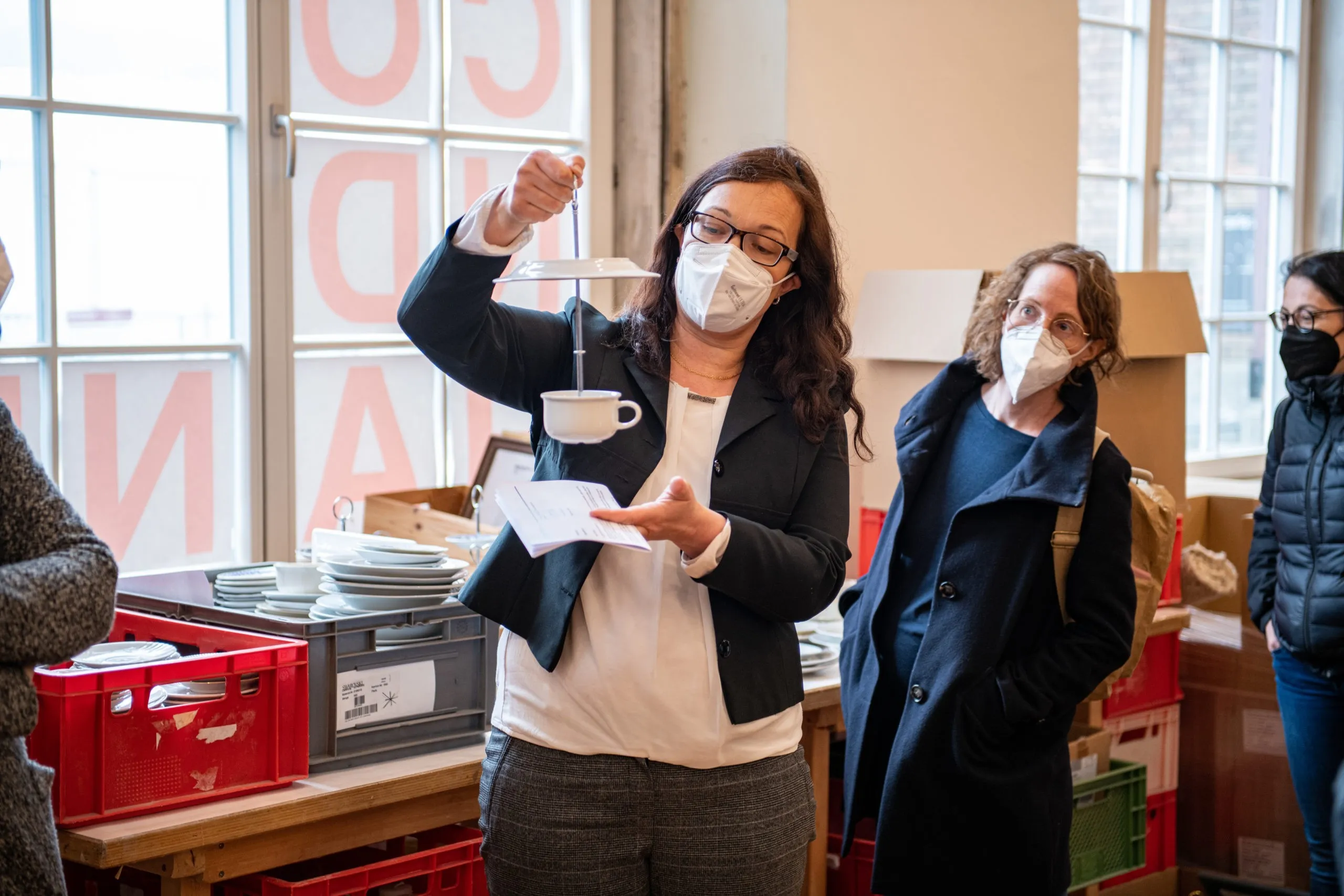 Bei Carla Frau Petermann erklärt den Teilnehmern