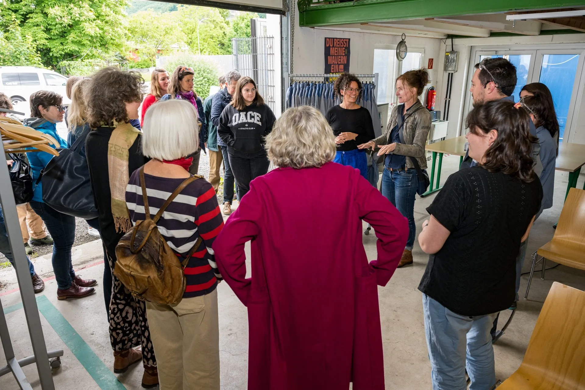 Exkursion bei Collini - Begrüßung der Teilnehmer:innen