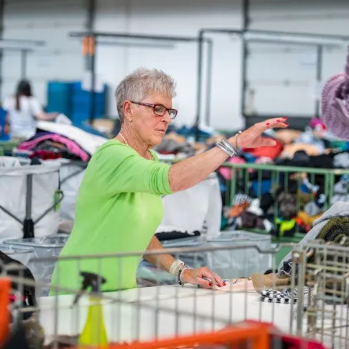 Exkursion bei Carla Hohenems - Kleidersortierung