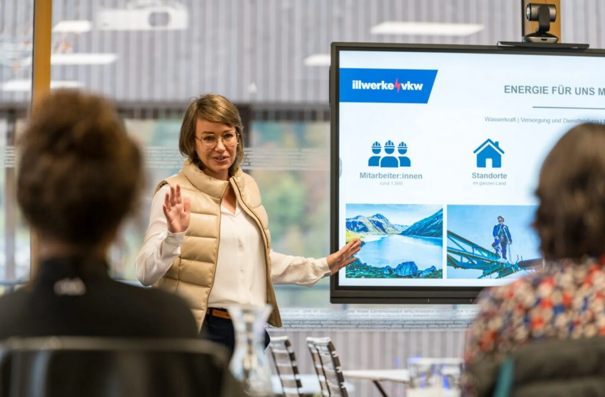 Eva Pohn stellt die Organisationseinheit Recruiting udn Ausbildung bei den illwerken vor.