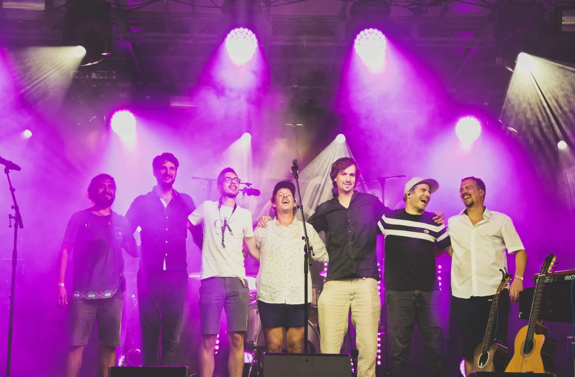 Puma und Band bei der Verbeugung am Schluss
