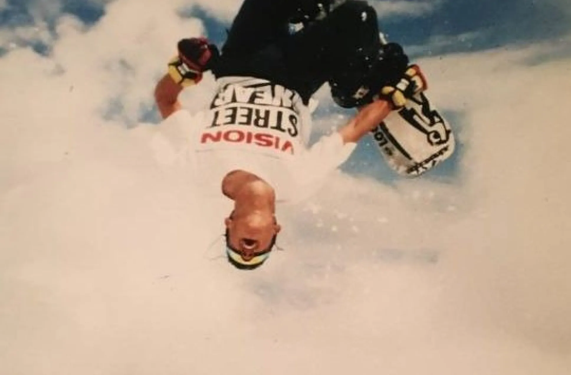 Marc Iser macht einen Backflip