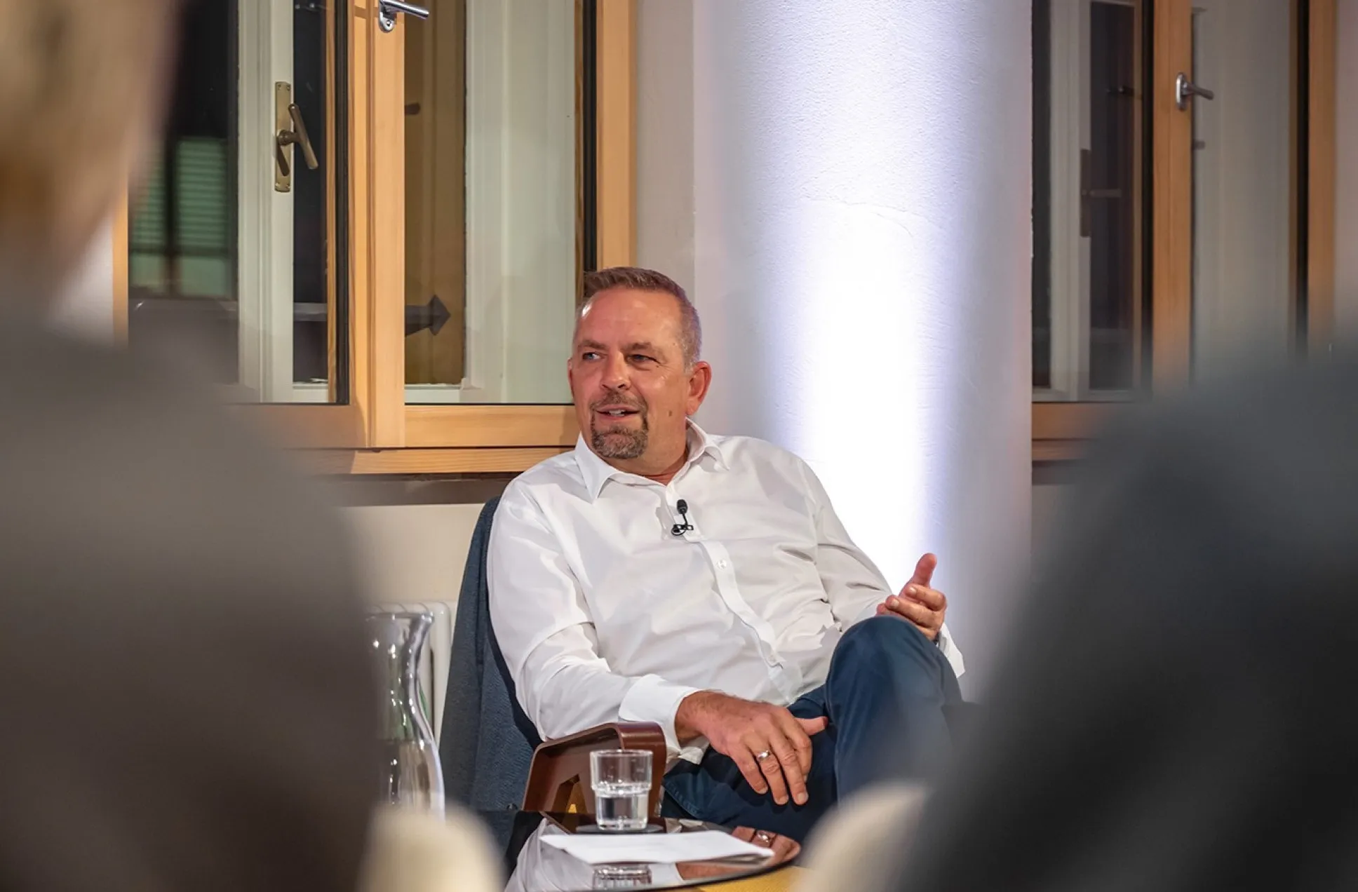 Oliver Loacker im Gespräch mit ArbeitsLebensGeschichte Moderatorin Carmen Jurkovic-Burtscher.