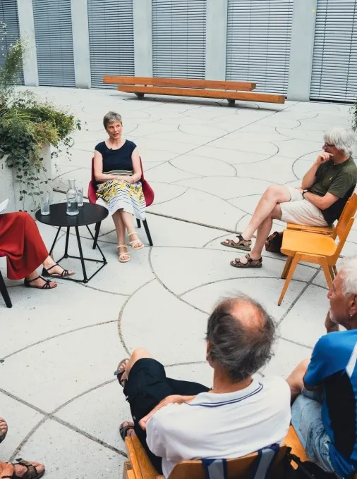 Publikum Arbeitslebensgeschichte mit Reingard Wöss und Moderatorin Carmen Jurkovic Burtscher