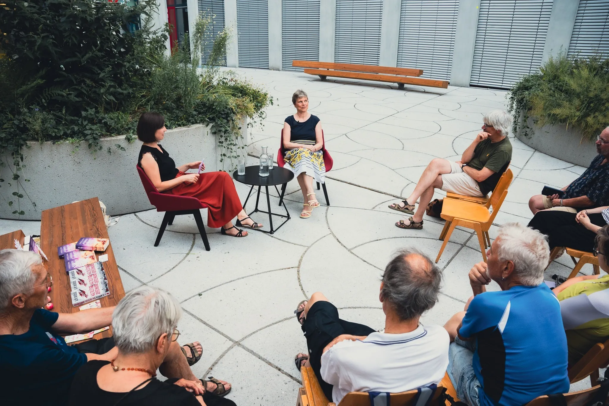 Publikum Arbeitslebensgeschichte mit Reingard Wöss und Moderatorin Carmen Jurkovic Burtscher