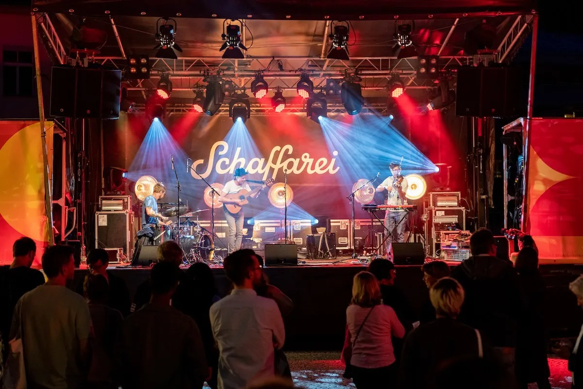 Band auf der Schaffarei Bühne