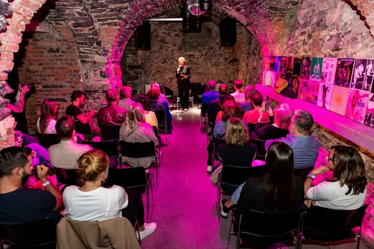 Theater Mut - Wut Eröffnung mit Moderatorin Raffalea Rudigier Gerer