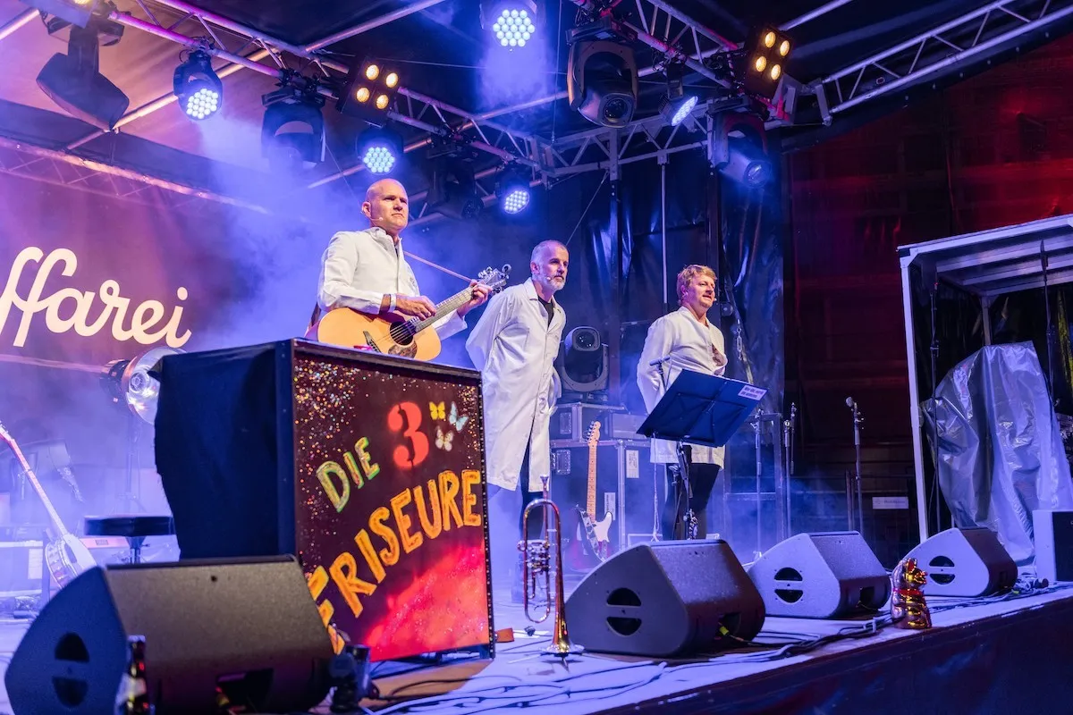 Die drei Friseure auf der Schaffarei Bühne