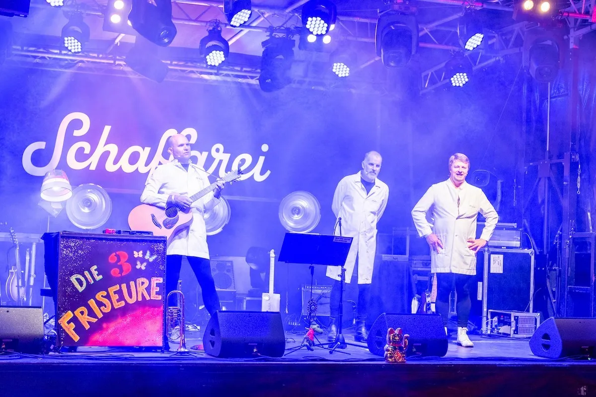 Die drei Friseure auf der Schaffarei Bühne