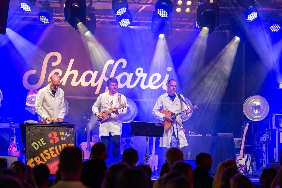 Die drei Friseure auf der Schaffarei Bühne