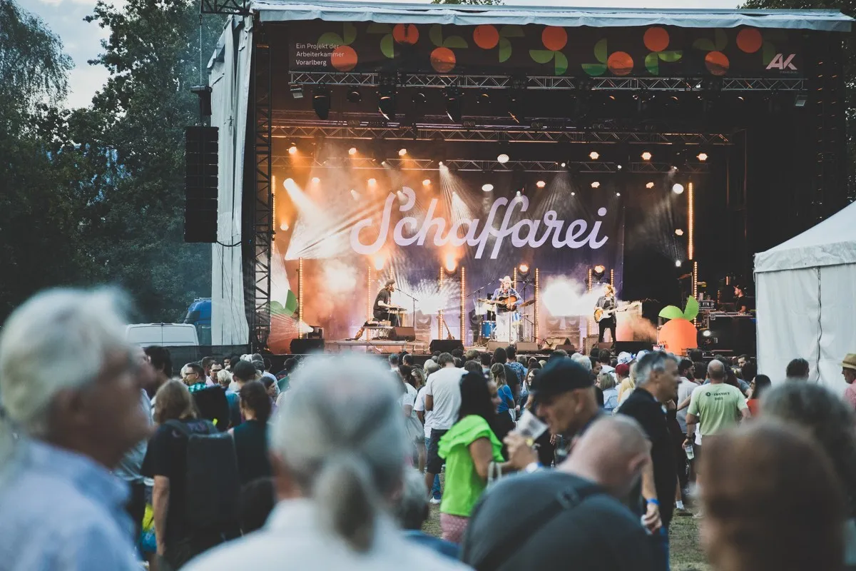 Festival Bühne mit Publikum