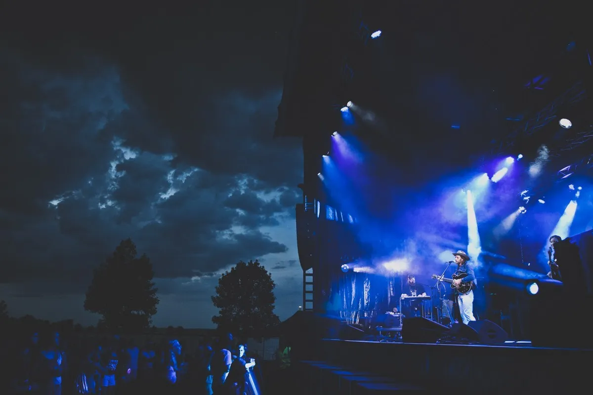 Lichtaufnahme Schaffarei Festival kurz vor Gewitter