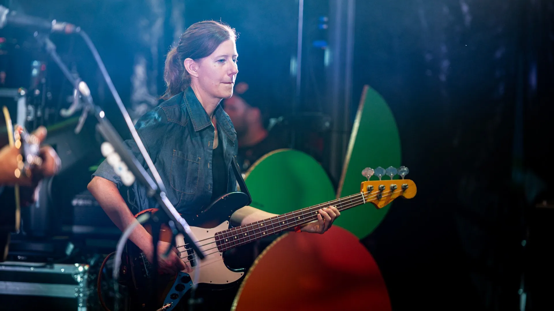 Gitarristin von Prinz Grizzley