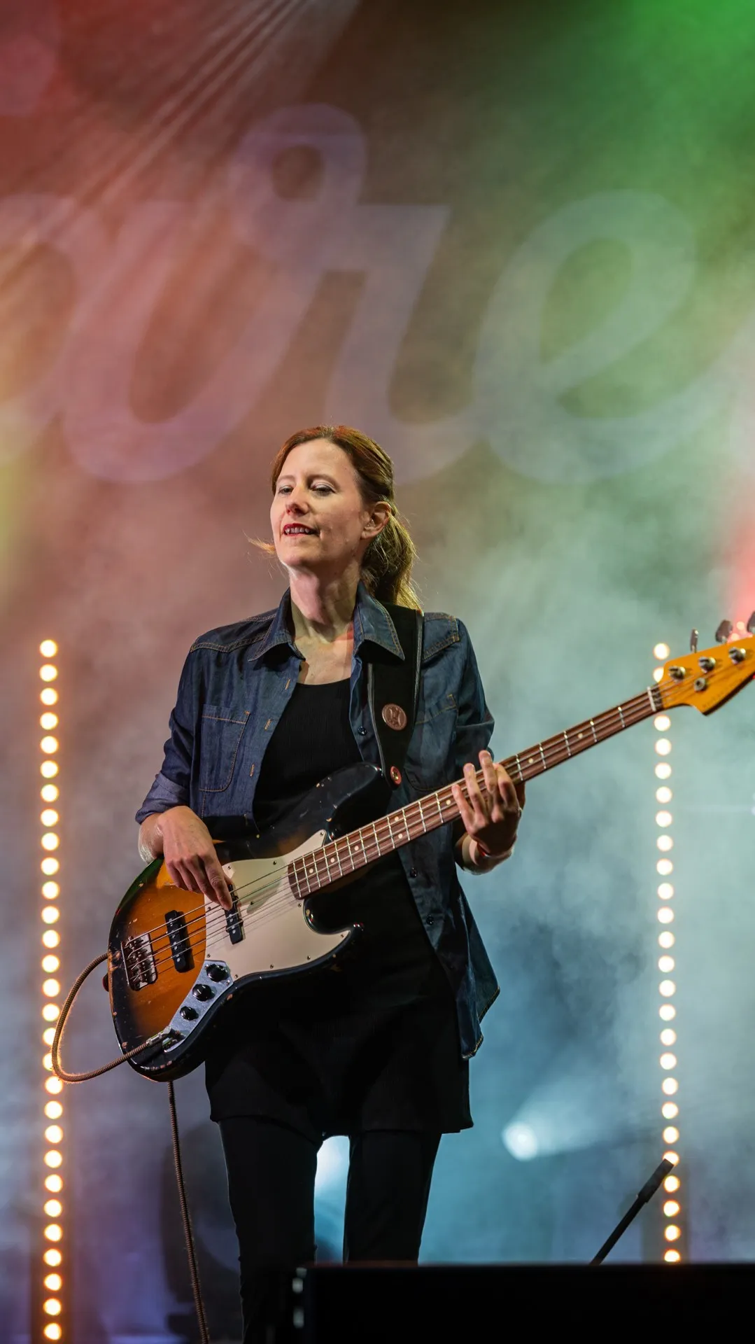 Gitarristin von Prinz Grizzley