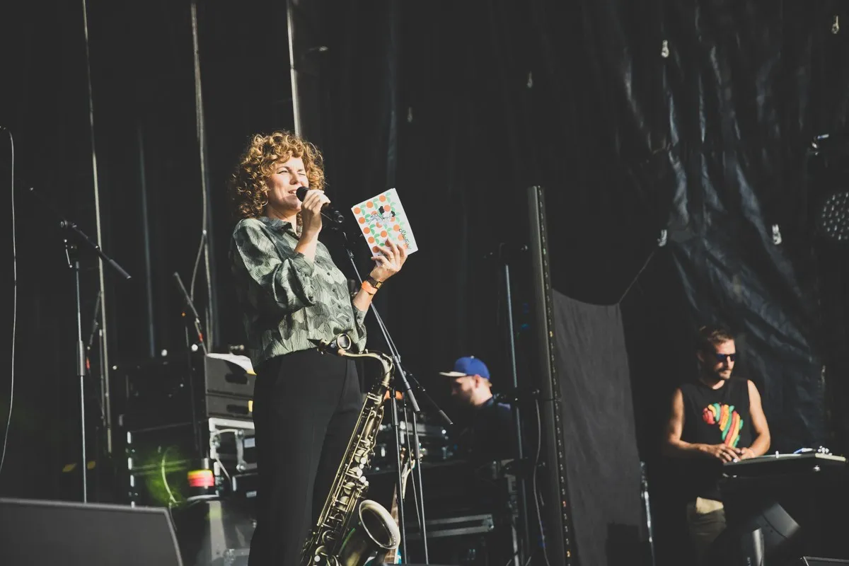 Raffaela Rudigier Gerer während der Anmoderation