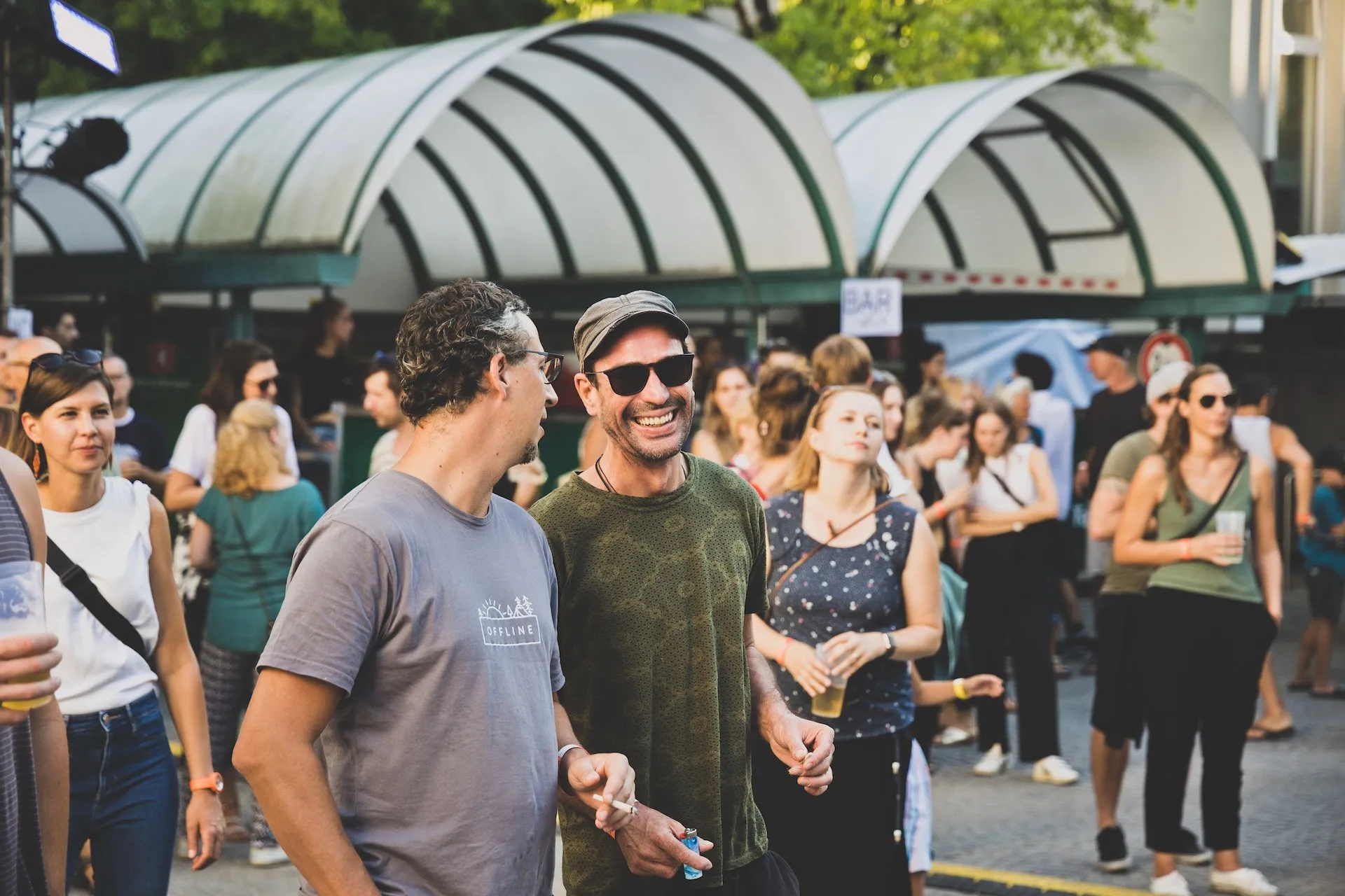 Gruppe von lachenden Personen beim Schaffarei Festival
