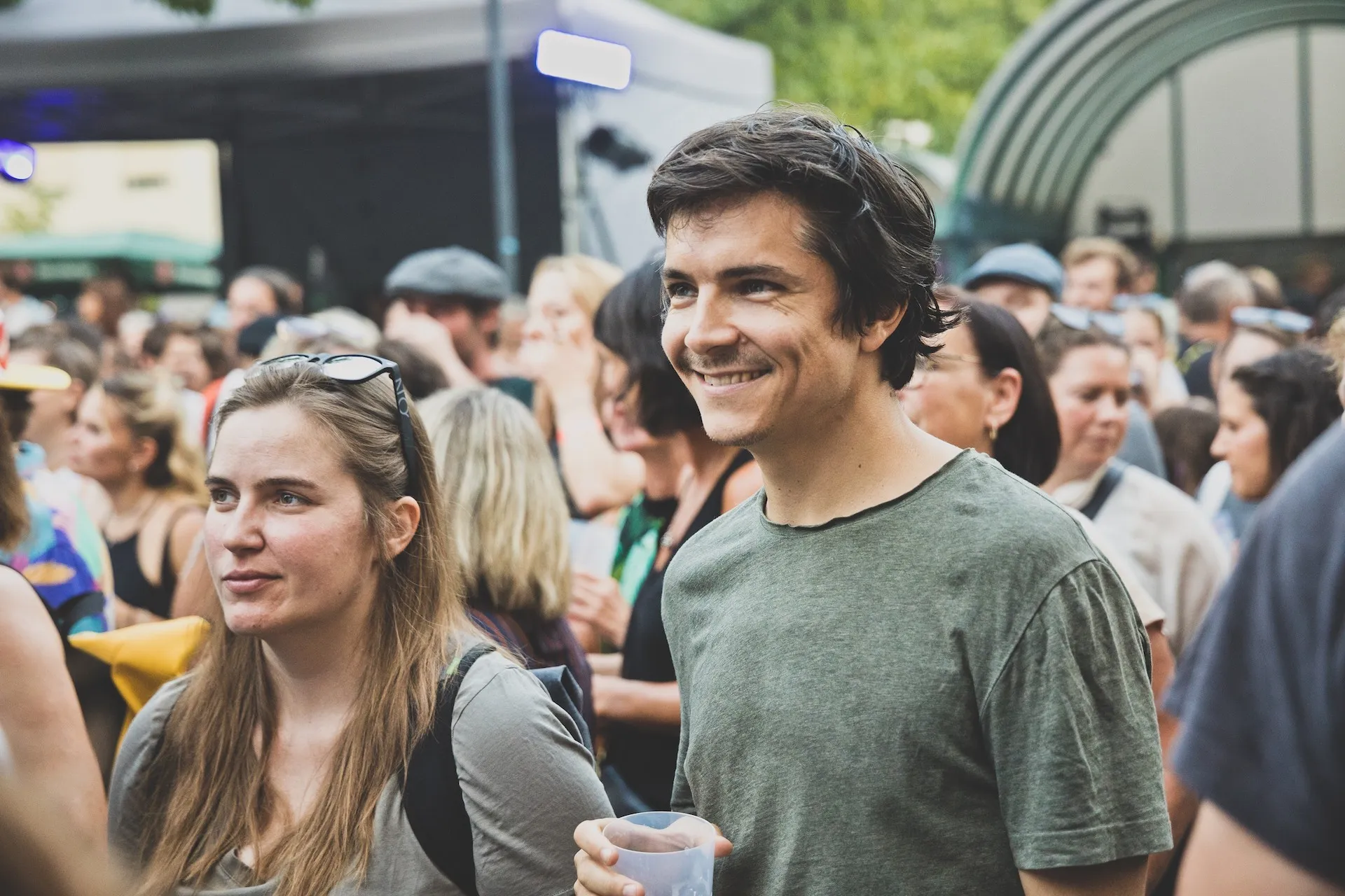 Menschen genießen das Schaffarei Festival
