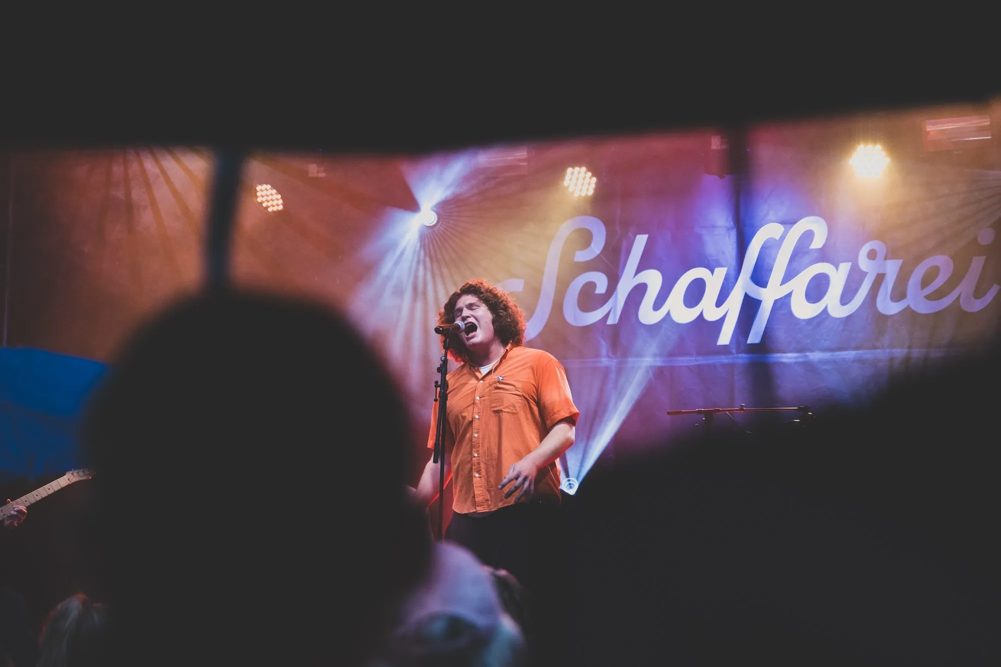 Sänger von der Band Corboba78 auf der Bühne beim Schaffarei Festival 2024