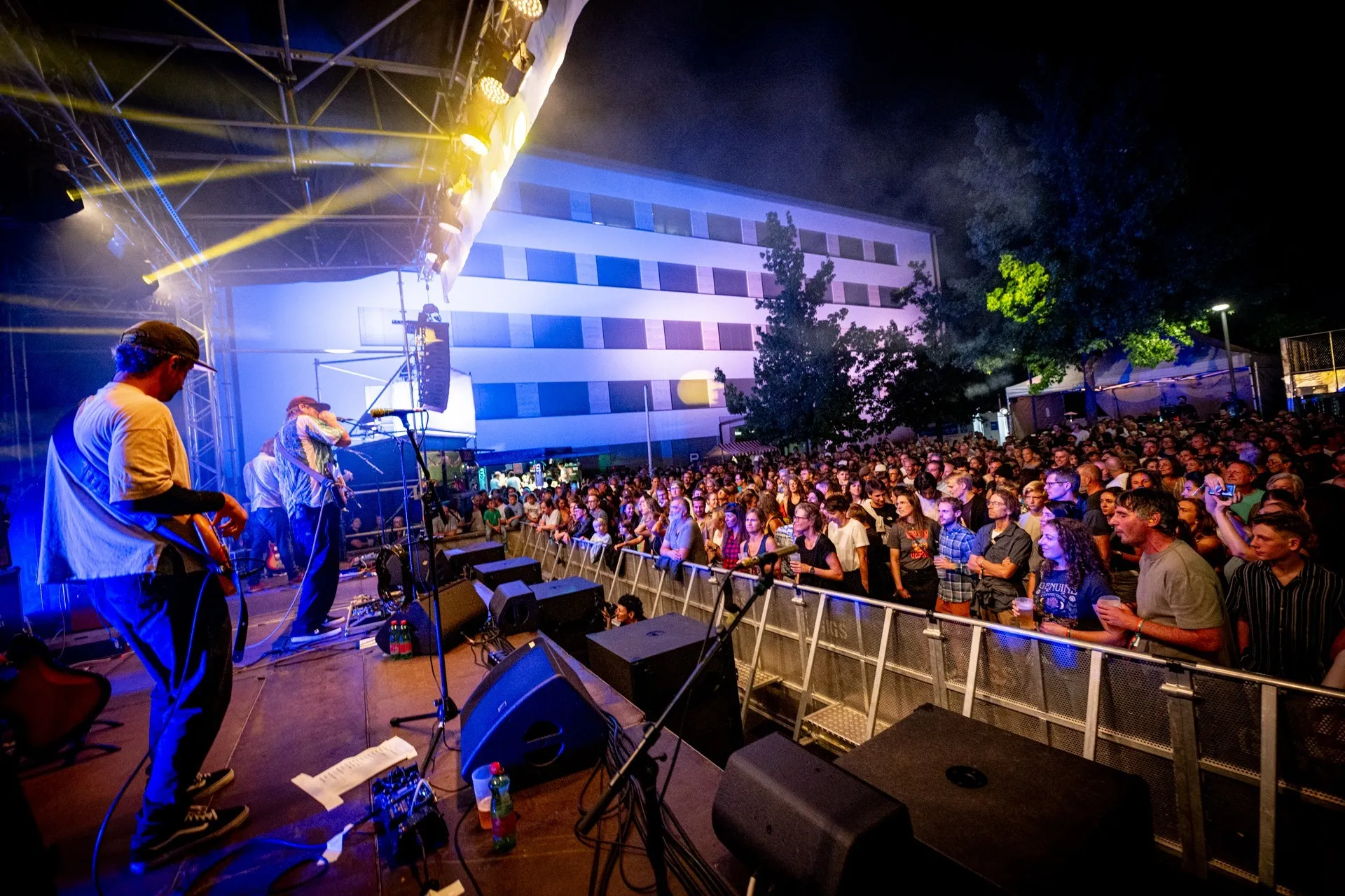 Bühne und Publikum beim Schaffarei Festival 2024