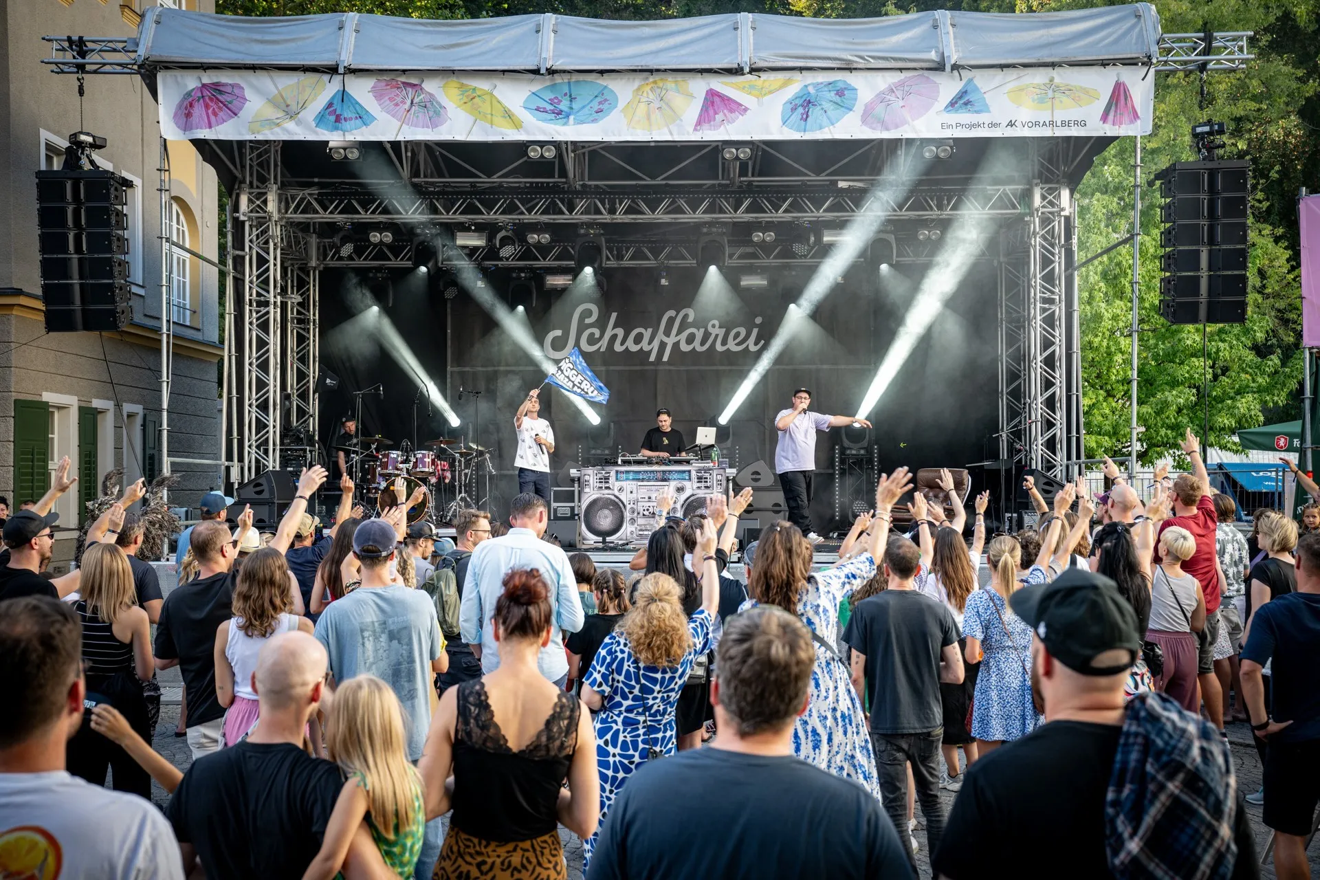 Publikum vor der Schaffarei Bühne