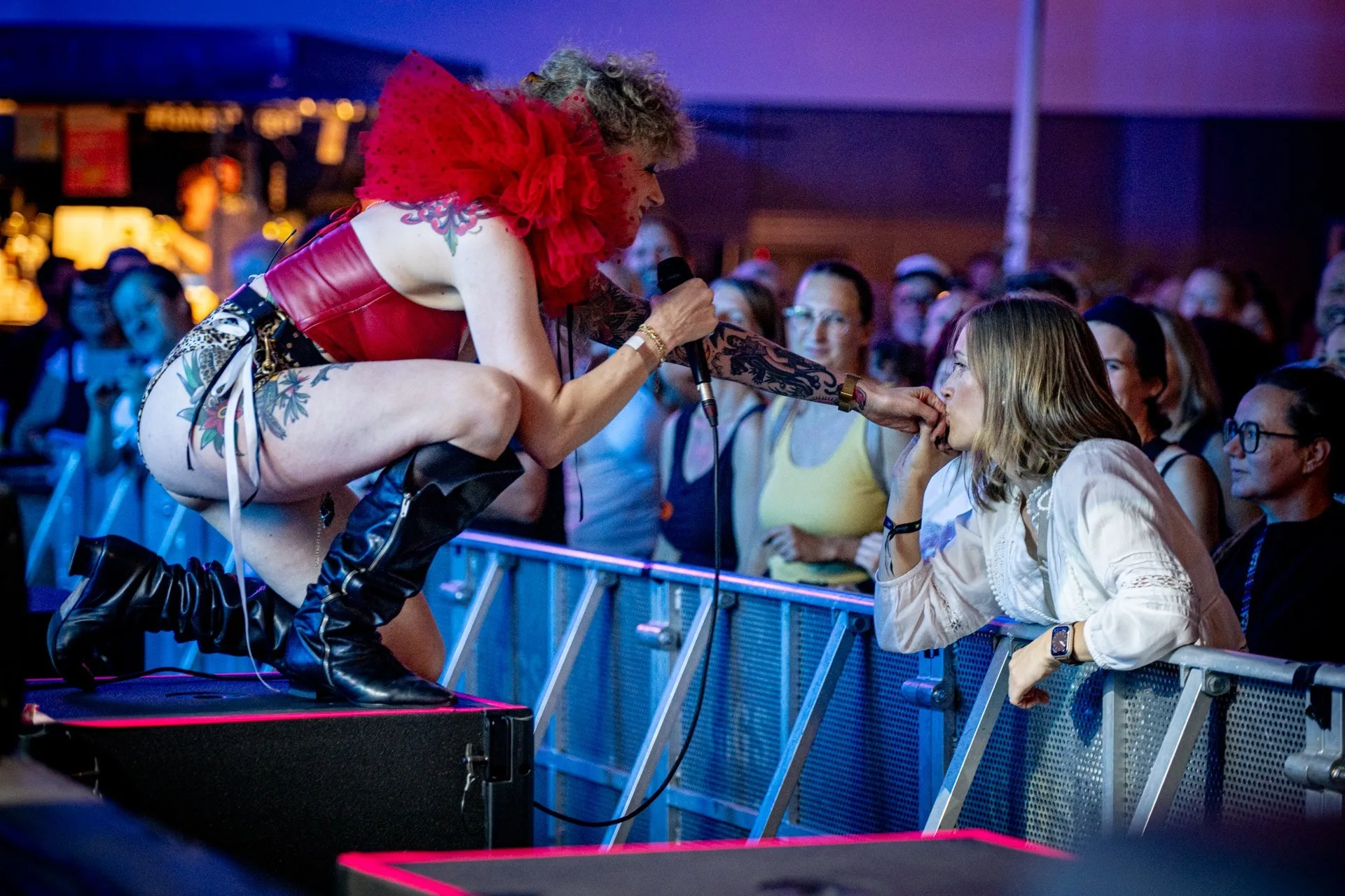 Ankathie Koi auf der Bühne beim Schaffarei Festival 2024