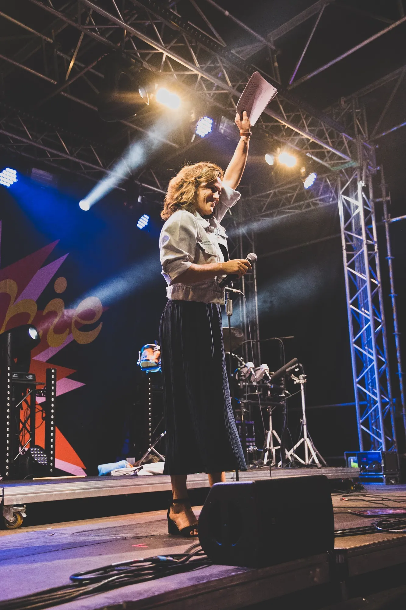 Moderatorin Raffaele Rudigier-Gerer auf der Bühne