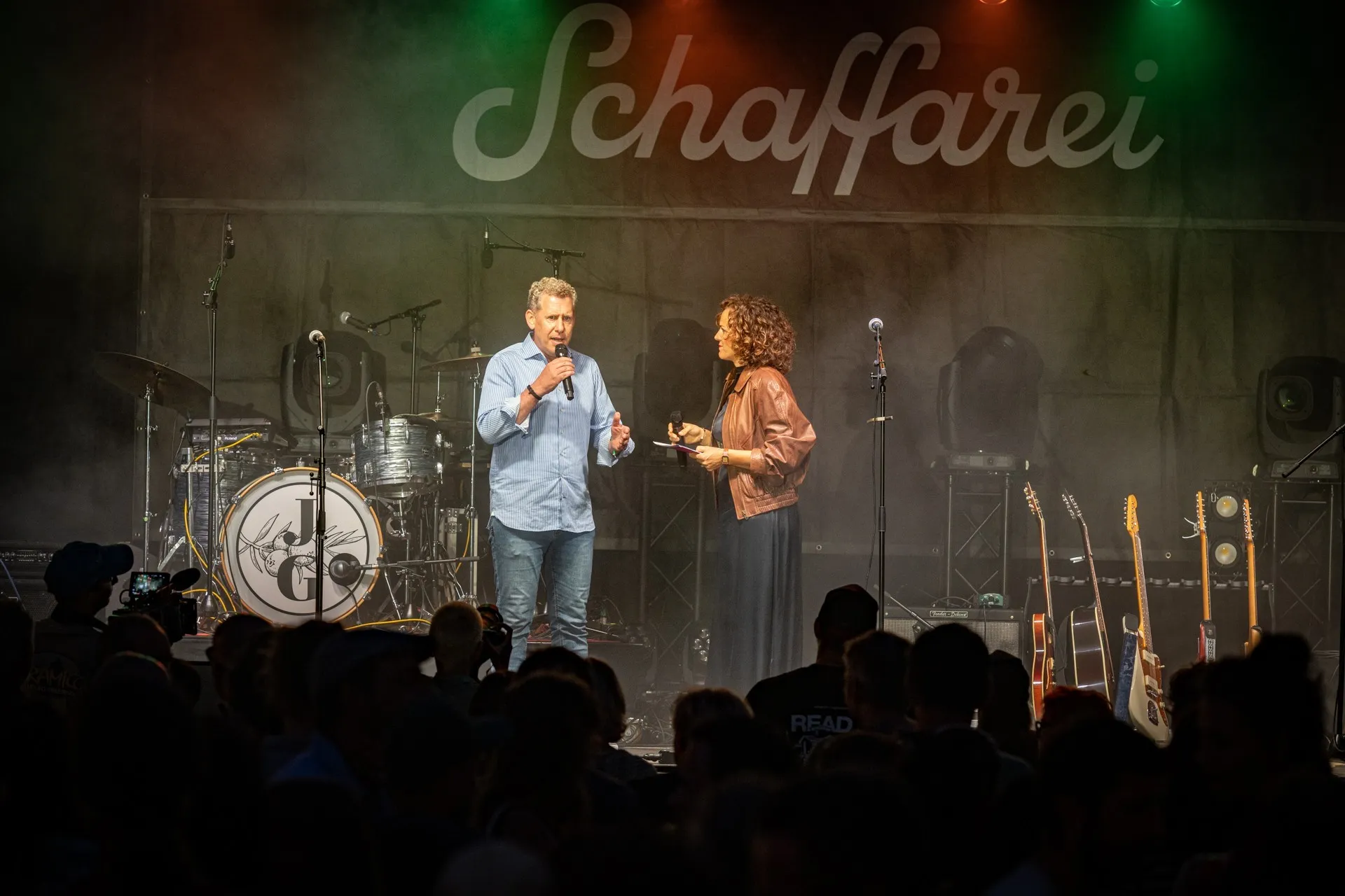 AK Präsident Bernhard Heinzle und Moderatorin Raffaela Rudigier