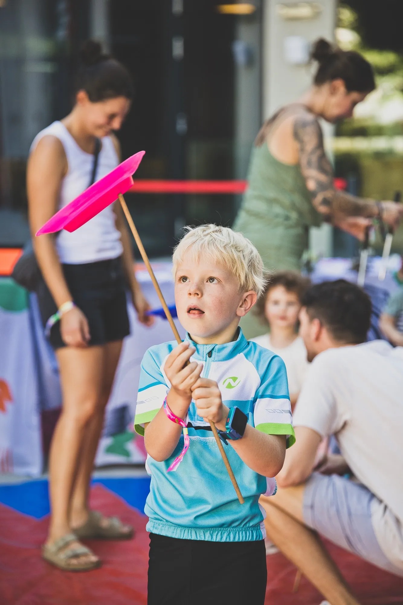 Kinder beim Zirkusworkshop