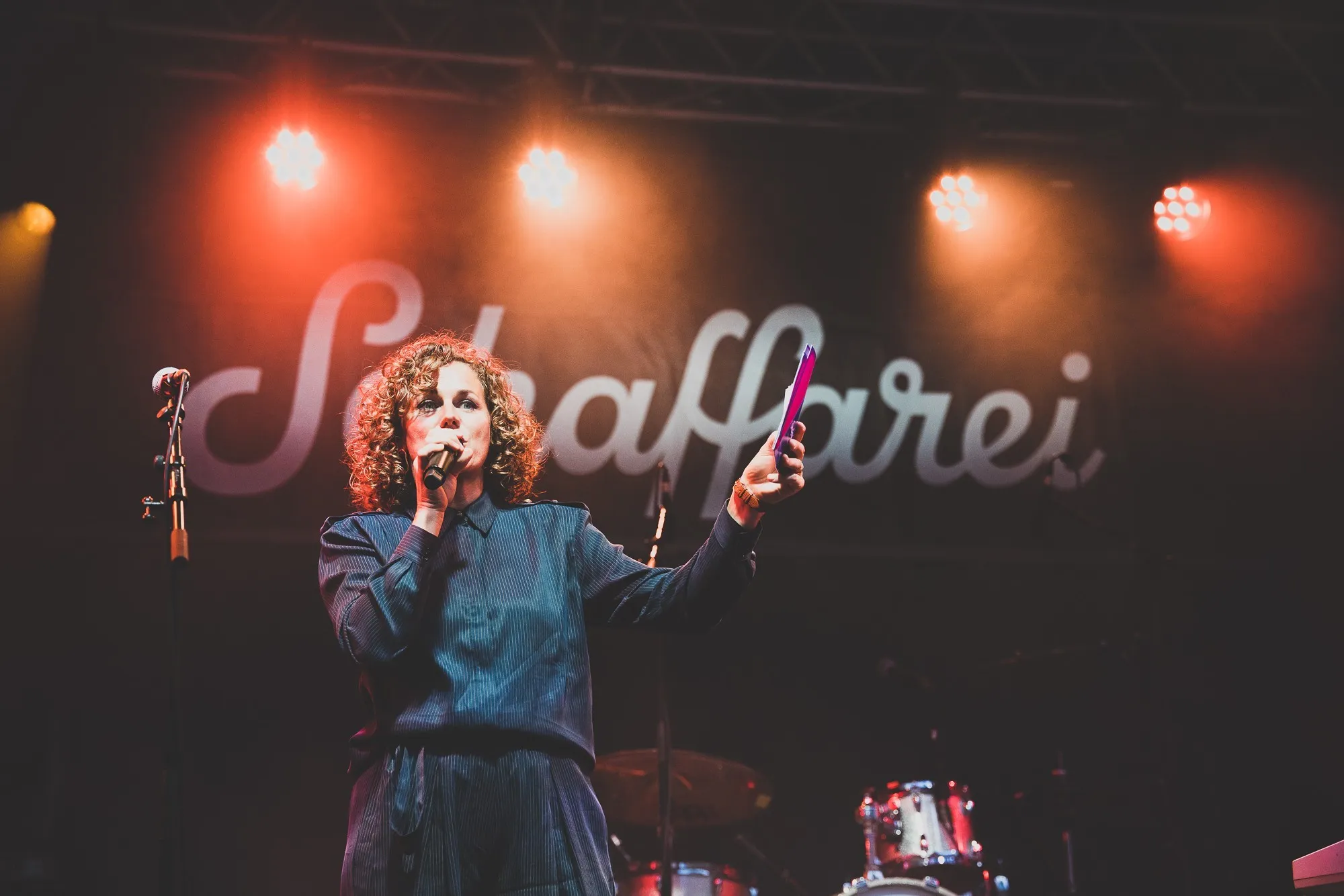 Moderatorin Raffaela Rudigier beim Schaffarei Festival
