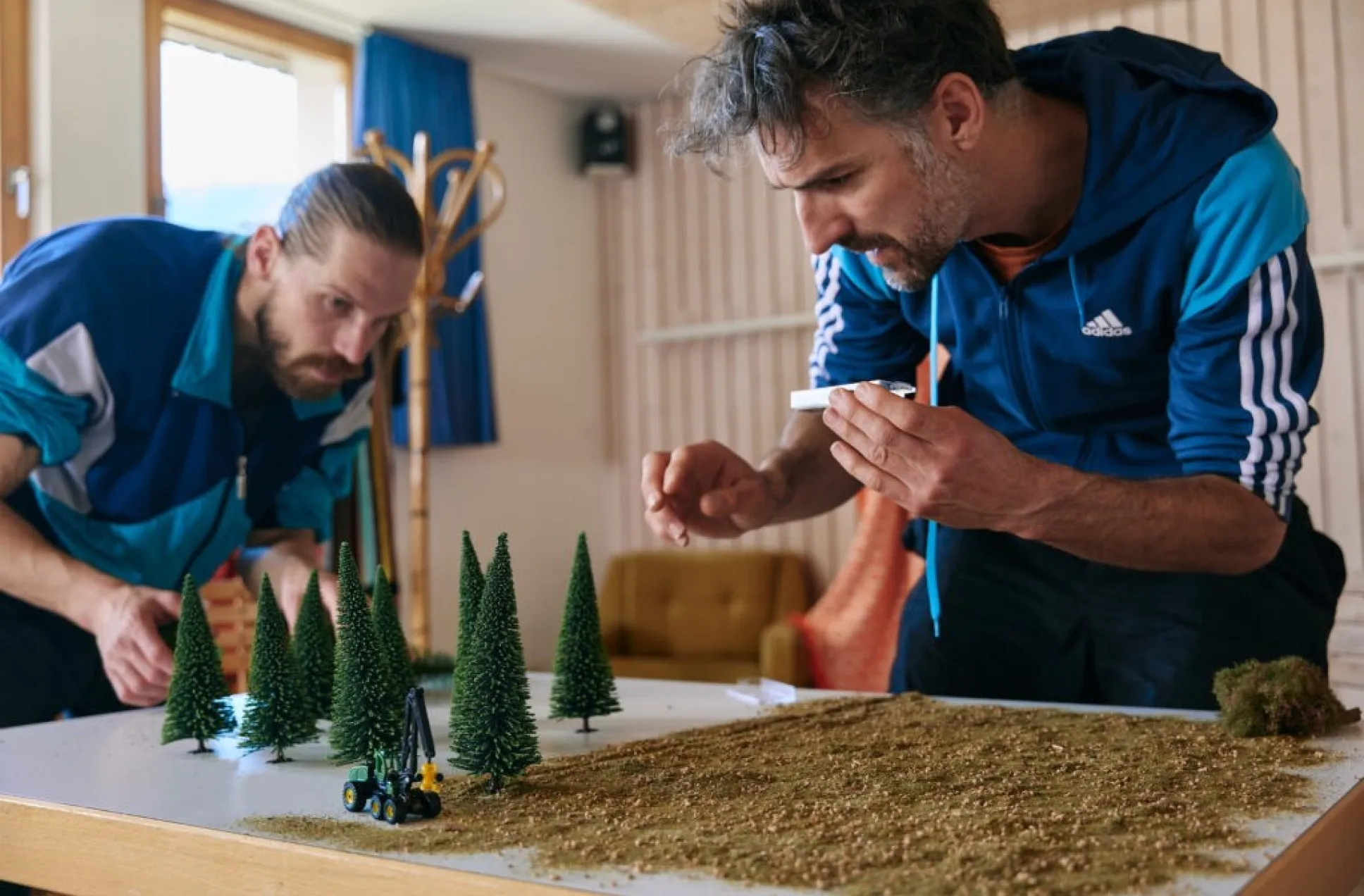 Tobias Fend und weiterer Protagonist am Proben