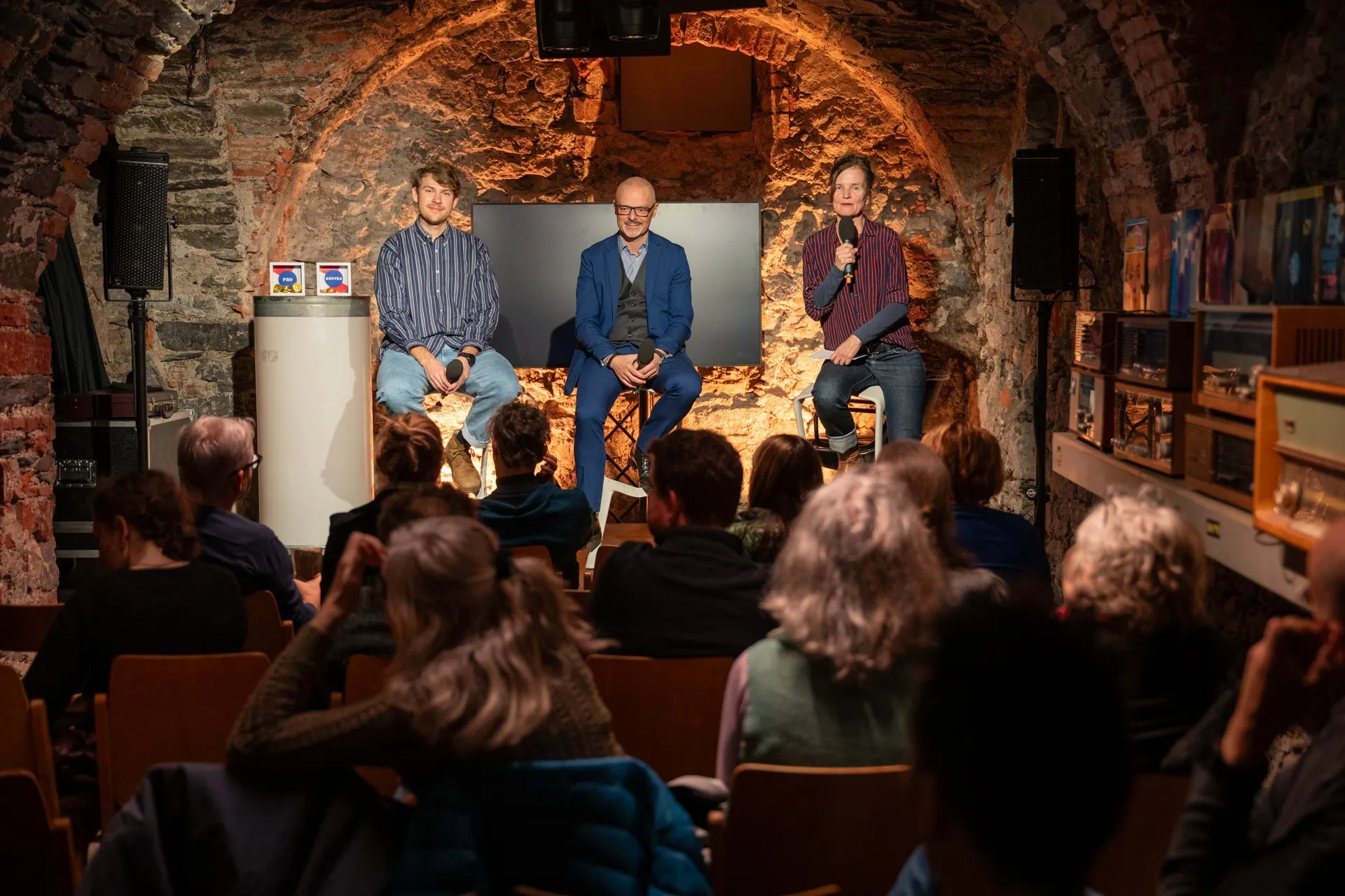 Diskussion mit Dominic Götz, AK Vorarlberg, Helmo Pape, MIbegründer des Vereins "Generation Grundeinkommen" und Moderatorin Brigitta Soraperra