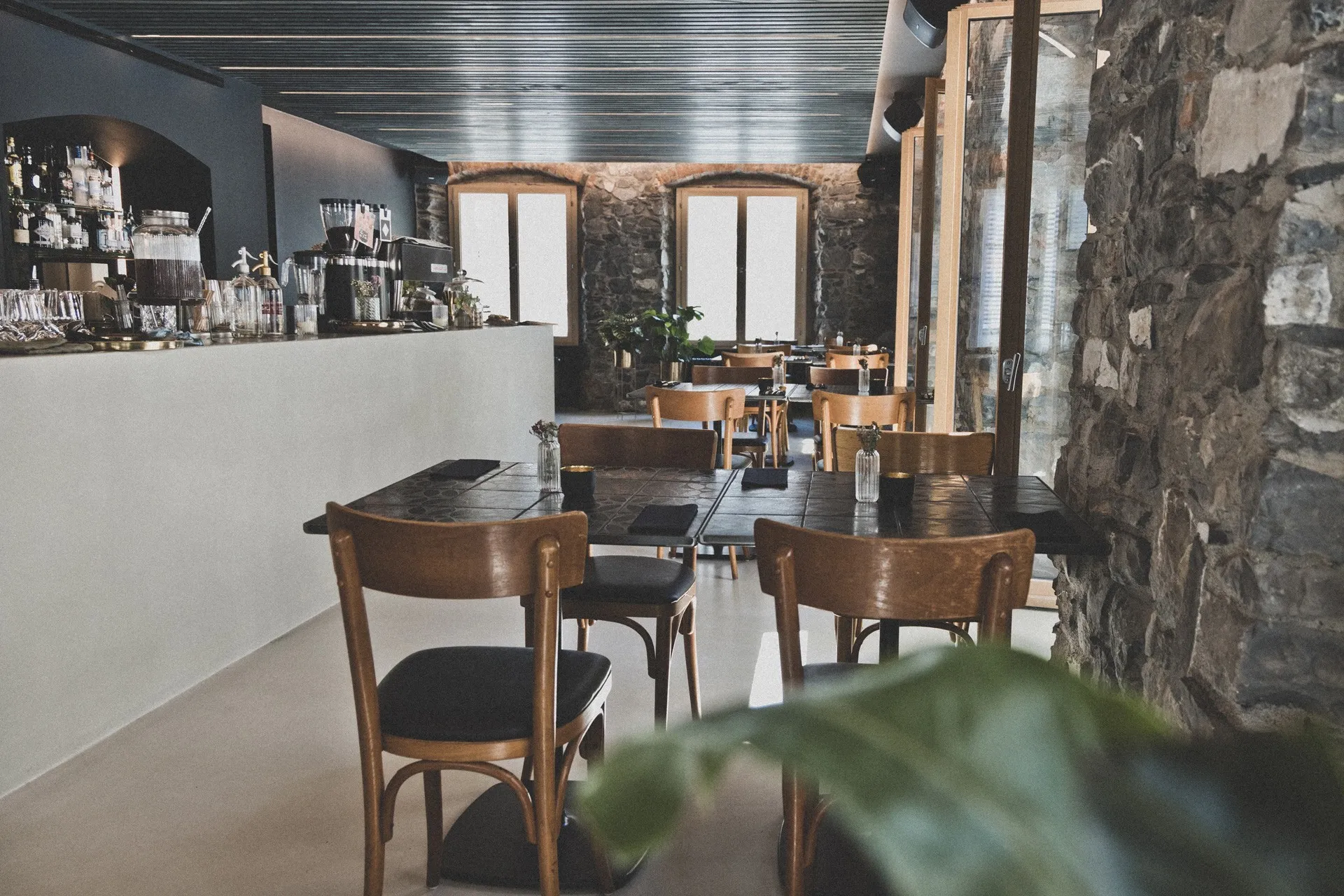 Lokal Hunger und Durst in der Schaffarei mit Tresen und Tischen