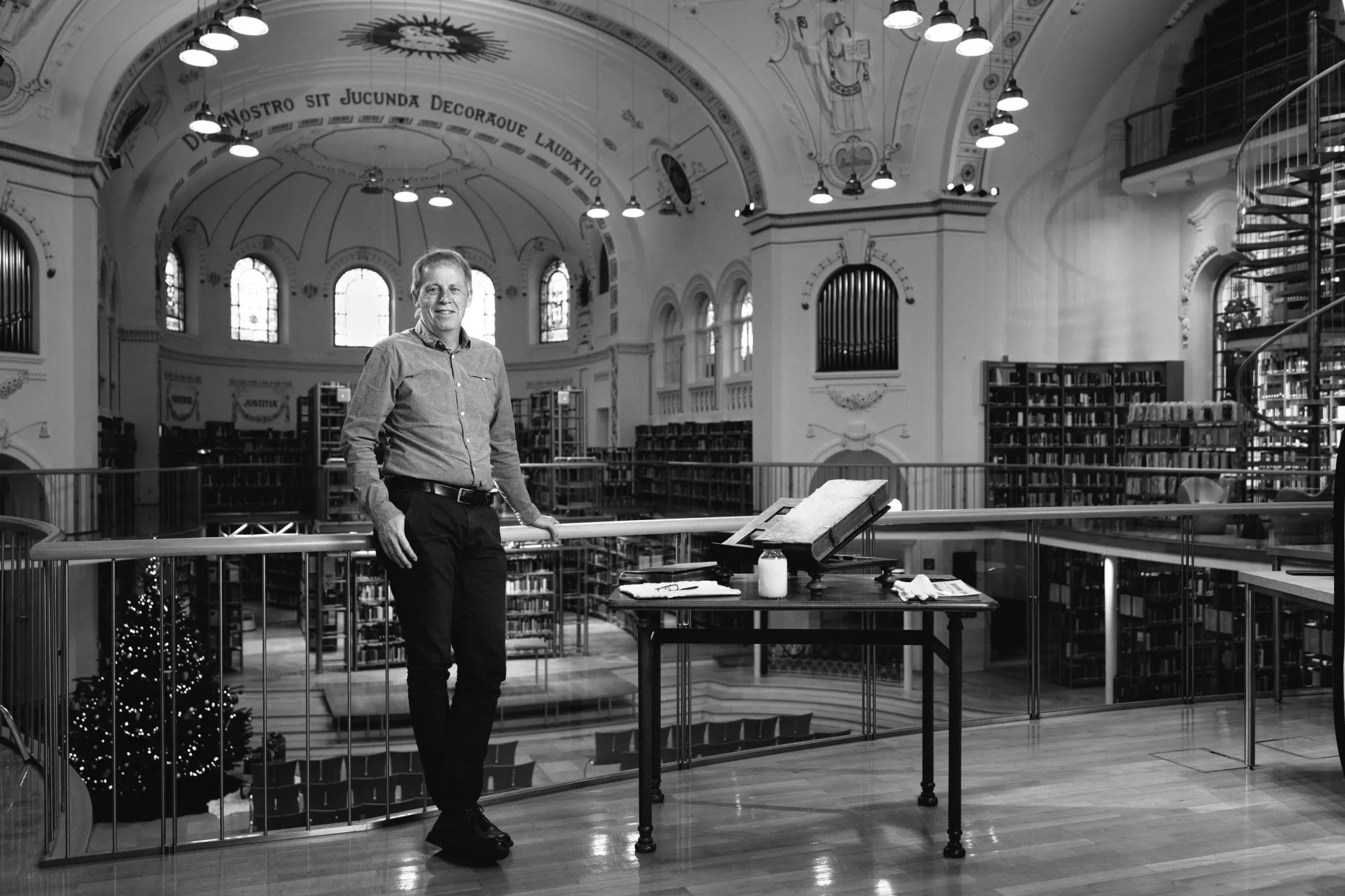 Vernissage: Bibliothekar Norbert Schnetzer – Ein Leben zwischen alten Büchern und neuen Zeiten