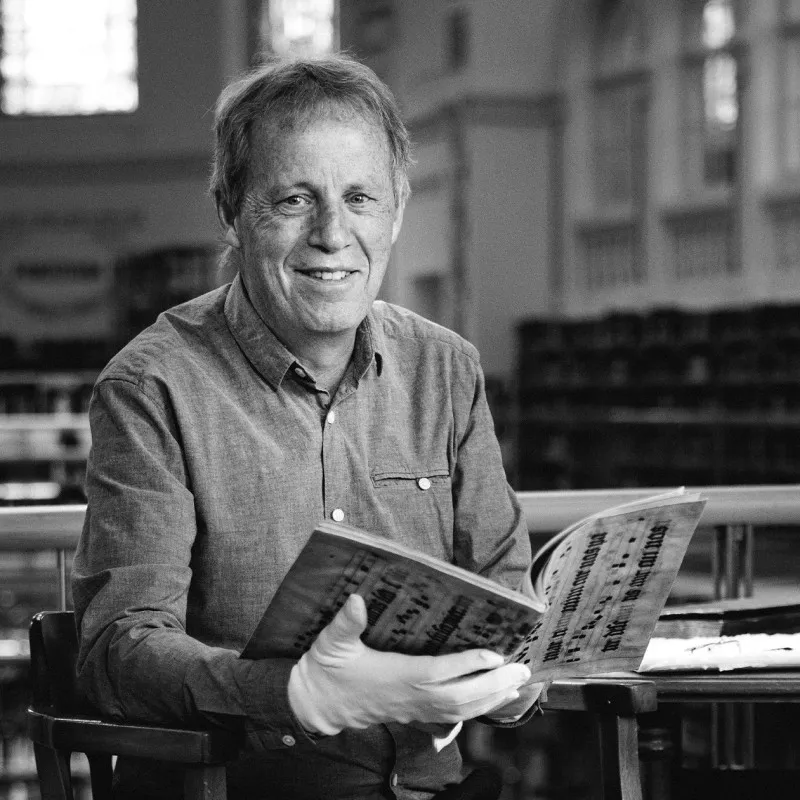 Bibliothekar Norbert Schnetzer